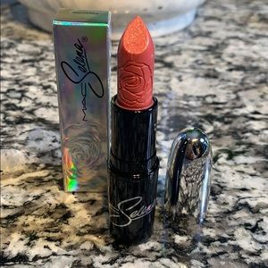 MAC Selena Lipstick - Inolvidable